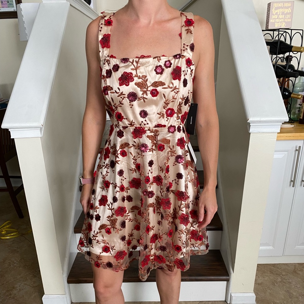 NWT Lulus flowered dress
